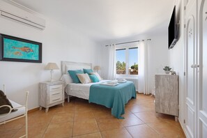 4 bedrooms, iron/ironing board, WiFi, bed sheets - Villa 'Rafael' with Sea View, Wi-Fi and Air Conditioning (Sant Lluís)