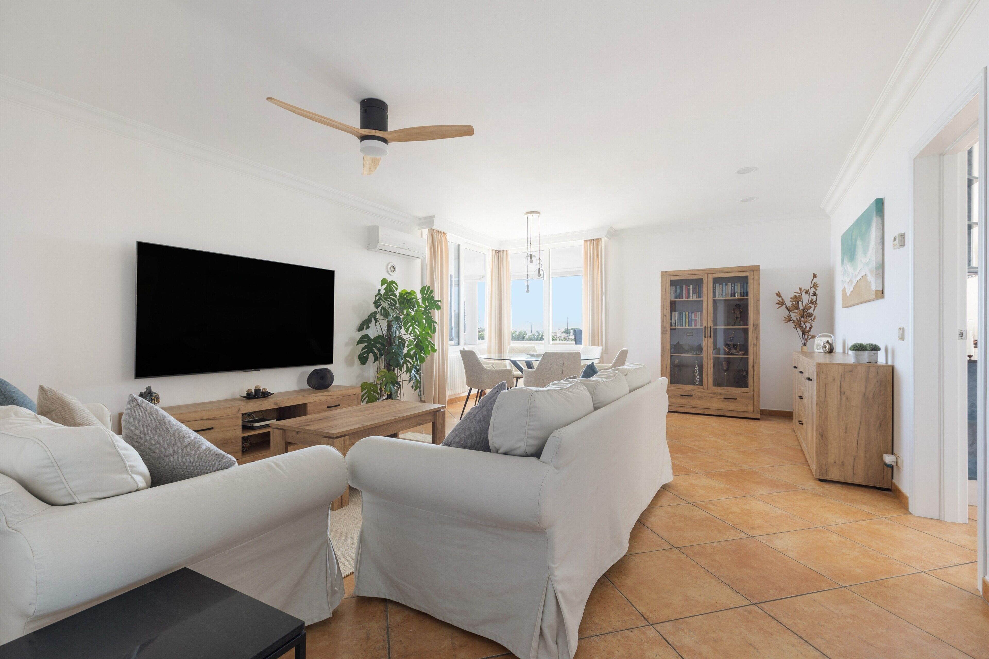 Televisie en een open haard