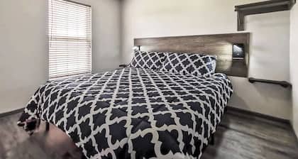 Freestanding One Bedroom Cabin