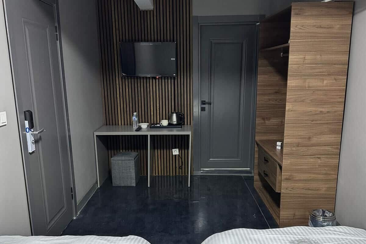 Economy Twin Room | Desk, free WiFi