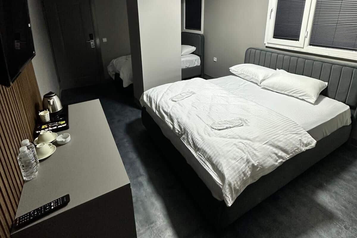 Family Triple Room | Desk, free WiFi
