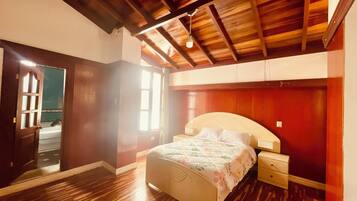 3 chambres, bureau, Wi-Fi gratuit, draps fournis