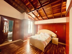 3 habitaciones, escritorio, wifi gratis y ropa de cama 