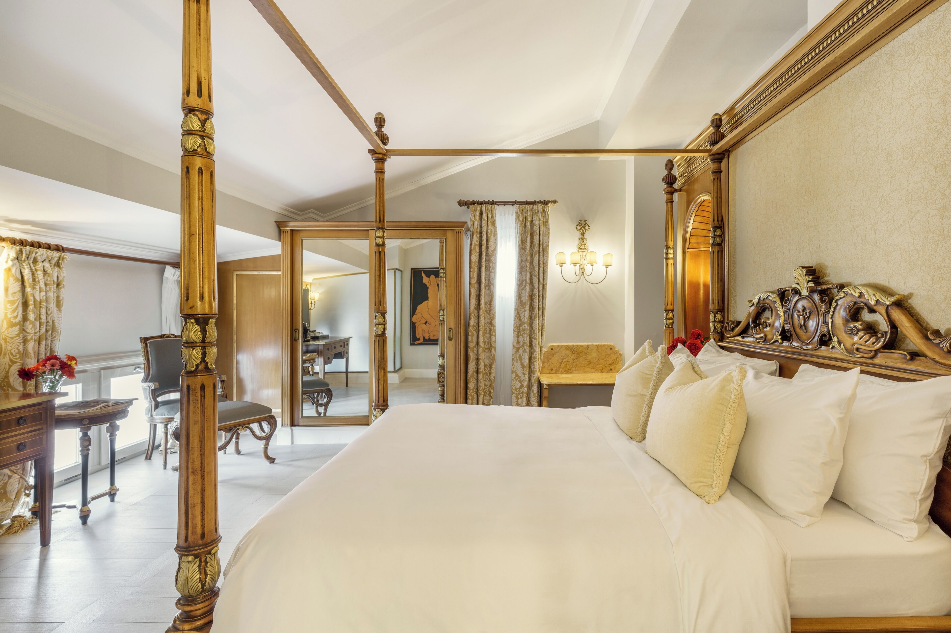 Habitación Deluxe, vista a la ciudad | Caja de seguridad en la habitación, cortinas blackout y wifi gratis 