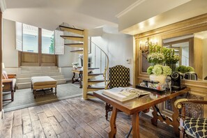 Deluxe Suite Duplex, Balcony, Sea View | Living area - Hotel Bardot Boutique (Panama City)