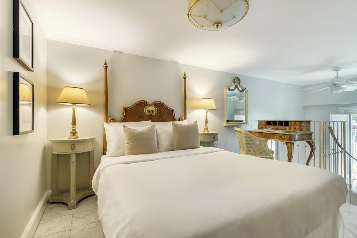 Suite Duplex, Balcony, City View | Odada kasa, güneşlik/perde, ücretsiz kablosuz İnternet