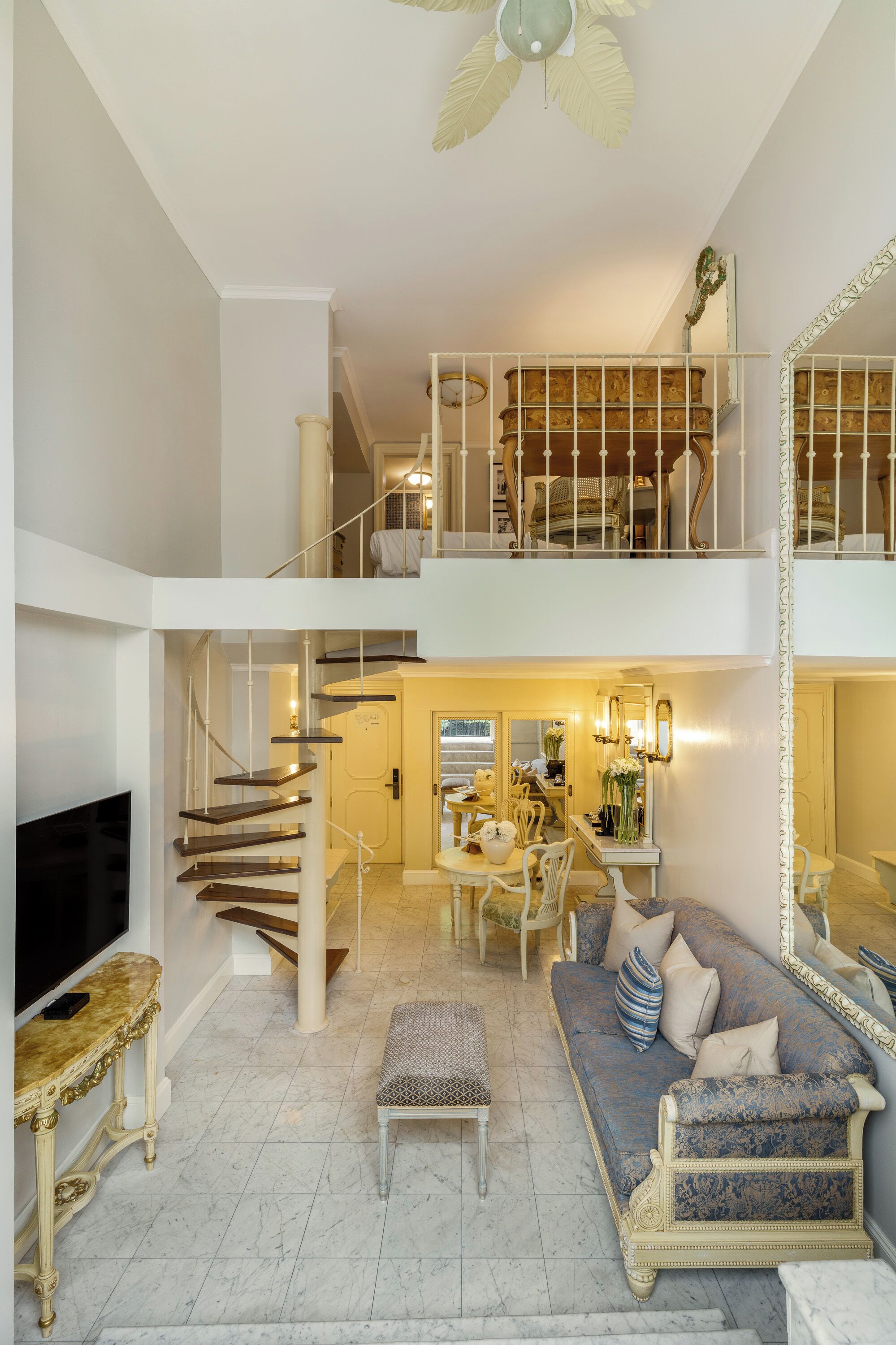 Suite Duplex, Balcony, City View | 客房内保险箱、遮光窗帘、免费 WiFi