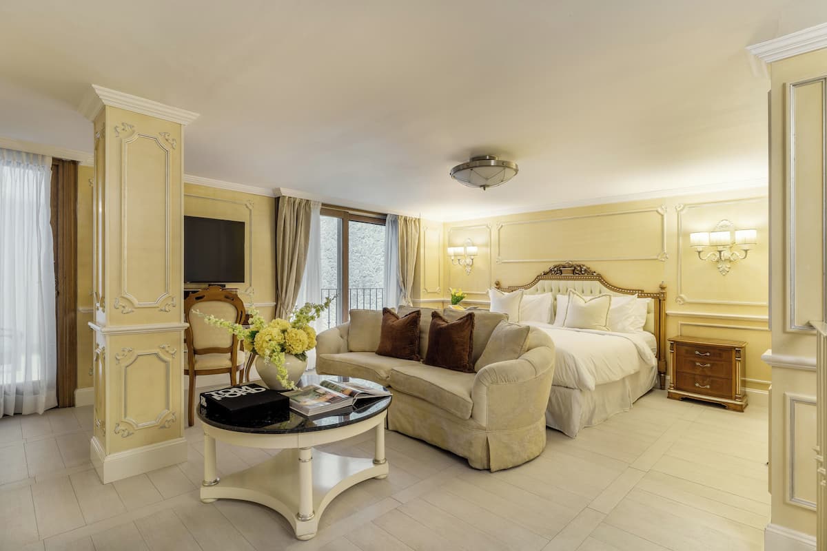 Comfort Tek Büyük Yataklı Oda, Balkon, Şehir Manzaralı | Odada kasa, güneşlik/perde, ücretsiz kablosuz İnternet