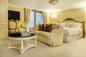 Comfort Double Room, Balcony, City View | Peti besi dalam bilik, langsir/tirai gelap terus, Wi-fi percuma 