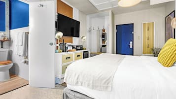 Colchones con pillow-top y caja de seguridad en la habitación