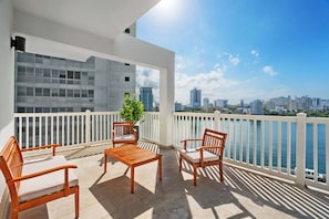 Suite, Multiple Beds, Balcony, Lagoon View