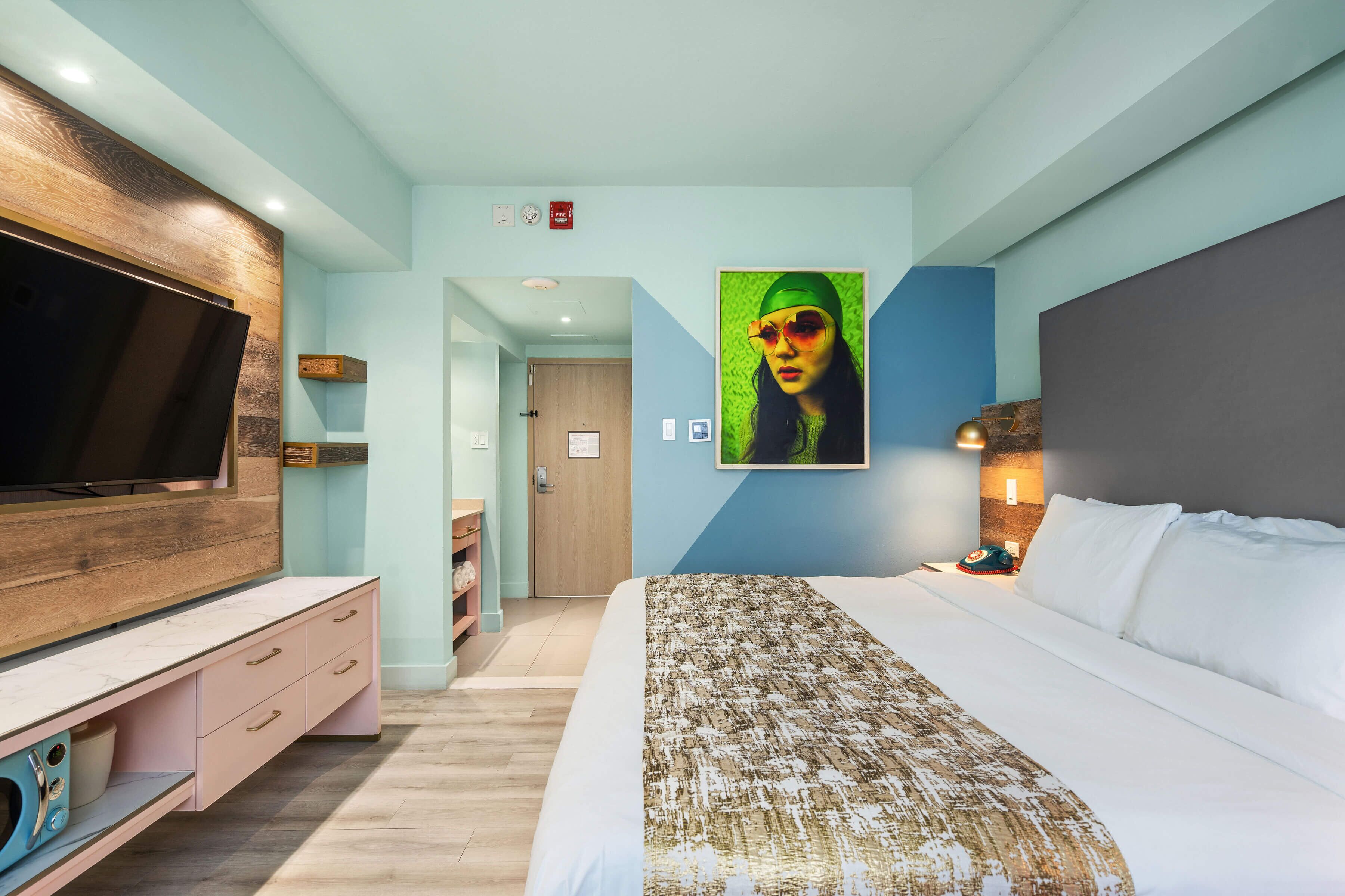 Standard Room, 1 King Bed, City View