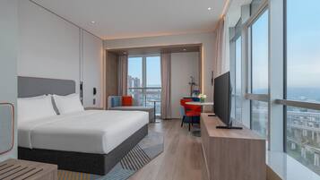 Quarto standard, 1 cama King, vista para o rio | Edredons de pluma, escrivaninha, espaço de trabalho para notebook