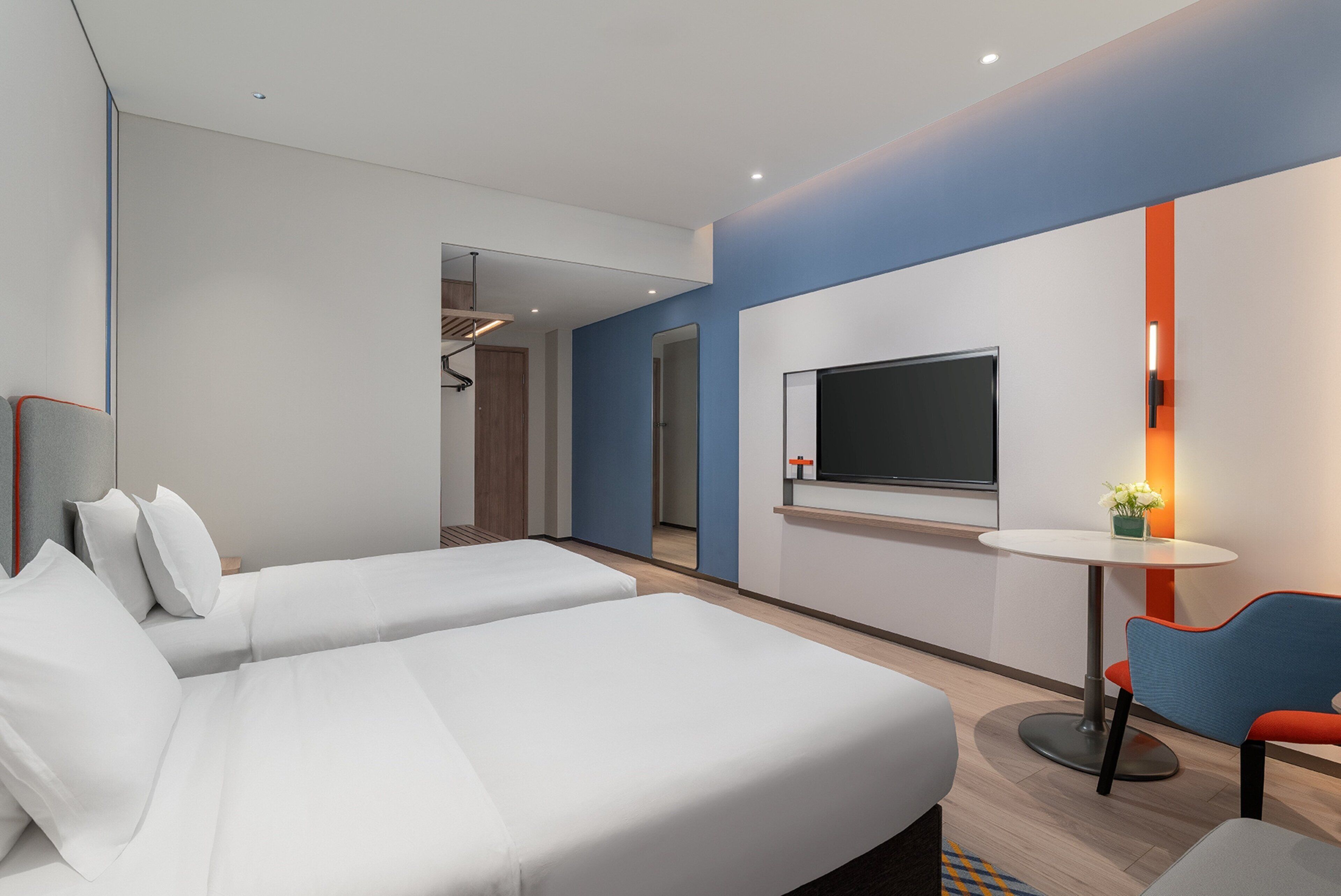 Phòng Tiêu chuẩn, 2 giường đôi (High Floor) | Chăn bông, bàn, khu vực làm việc phù hợp cho laptop, màn/rèm cản sáng 