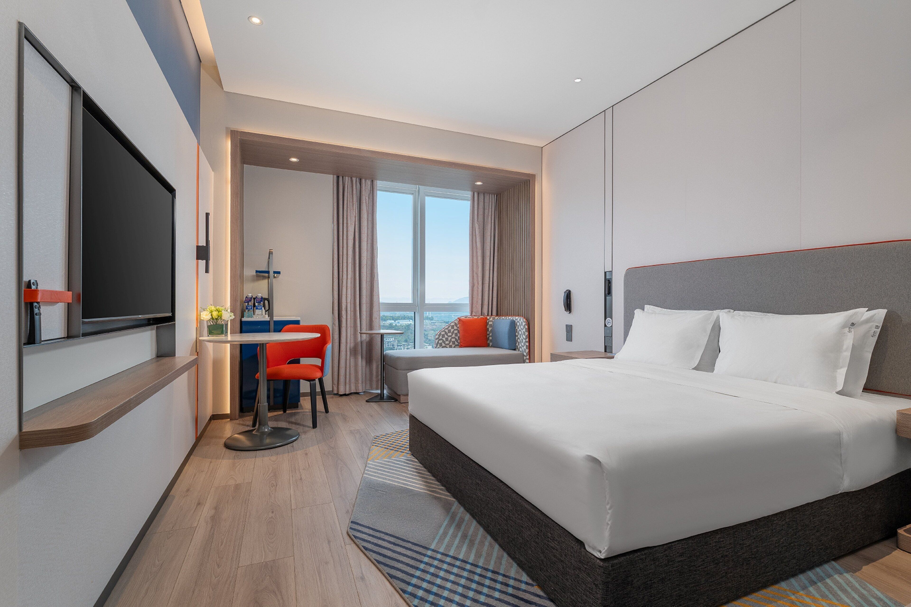 高级房 超大床 高楼层 | 羽绒被、办公桌、笔记本电脑工作区、遮光窗帘