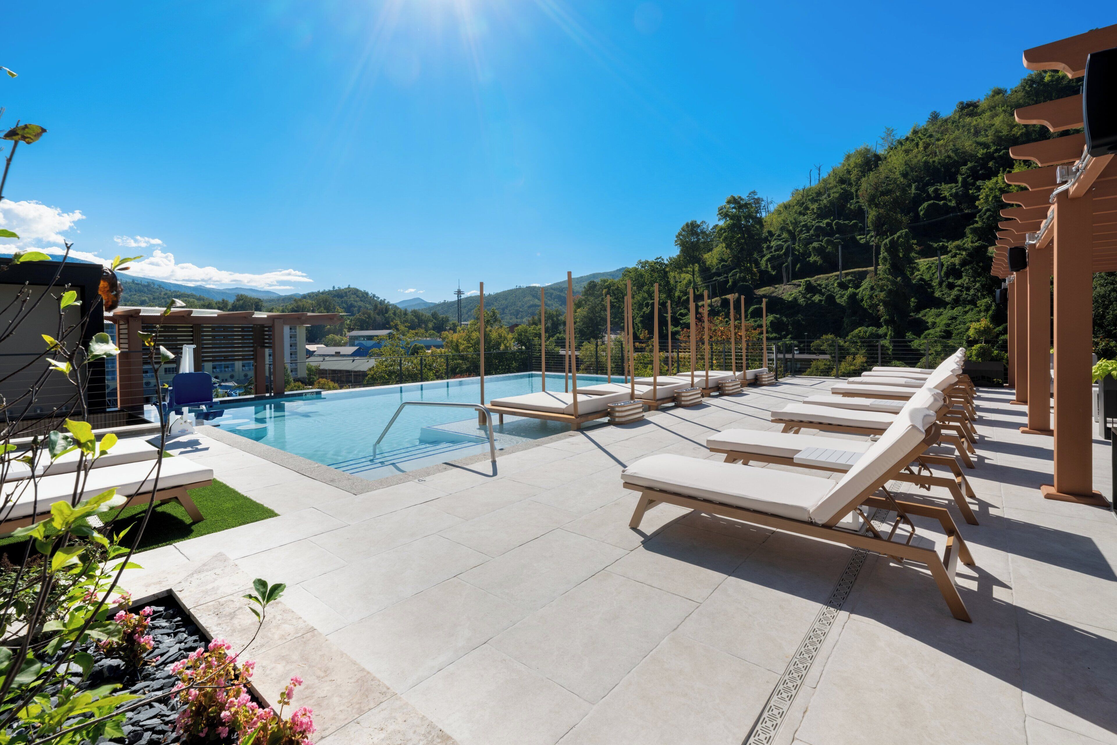 Hồ bơi ngoài trời 