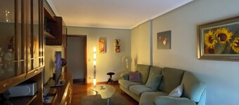 Centrally located 3 bedroom apartment with balcony, facing the church of Zumarraga.