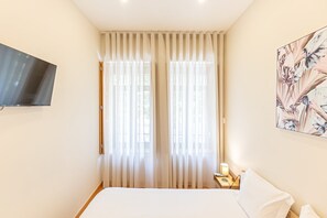 3 bedrooms, iron/ironing board, Internet, bed sheets