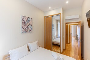 3 bedrooms, iron/ironing board, Internet, bed sheets