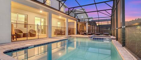 Een buitenzwembad, een verwarmd zwembad