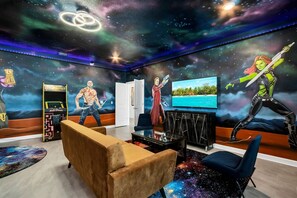 TV, fireplace