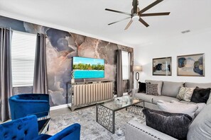 TV, fireplace
