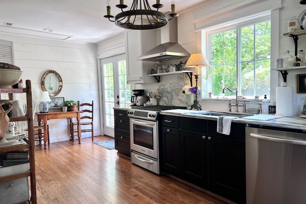 Microones, placa de cuina i rentaplats