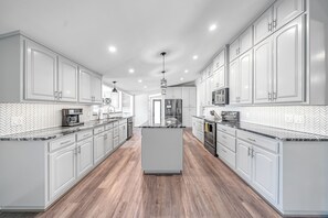 Private kitchen - Waterfront @ PK - Sleeps 12! (Graford)