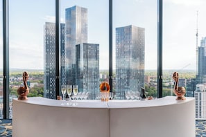 Cocktail bar - The Manchester Deansgate Hotel by IHG (Manchester)