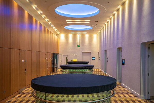 Meeting facility