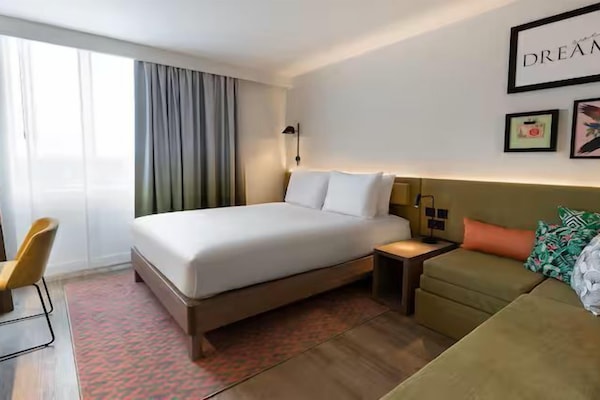 Camas con efecto memoria y caja de seguridad en la habitación