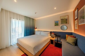 Zimmer, 1 King-Bett | Betten mit Memory-Foam-Matratzen, Zimmersafe, Verdunkelungsvorhänge