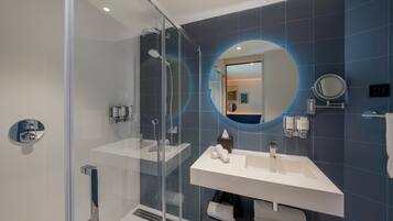 Rom, 2 enkeltsenger | Bad | Dusj, hårføner, håndklær og såpe