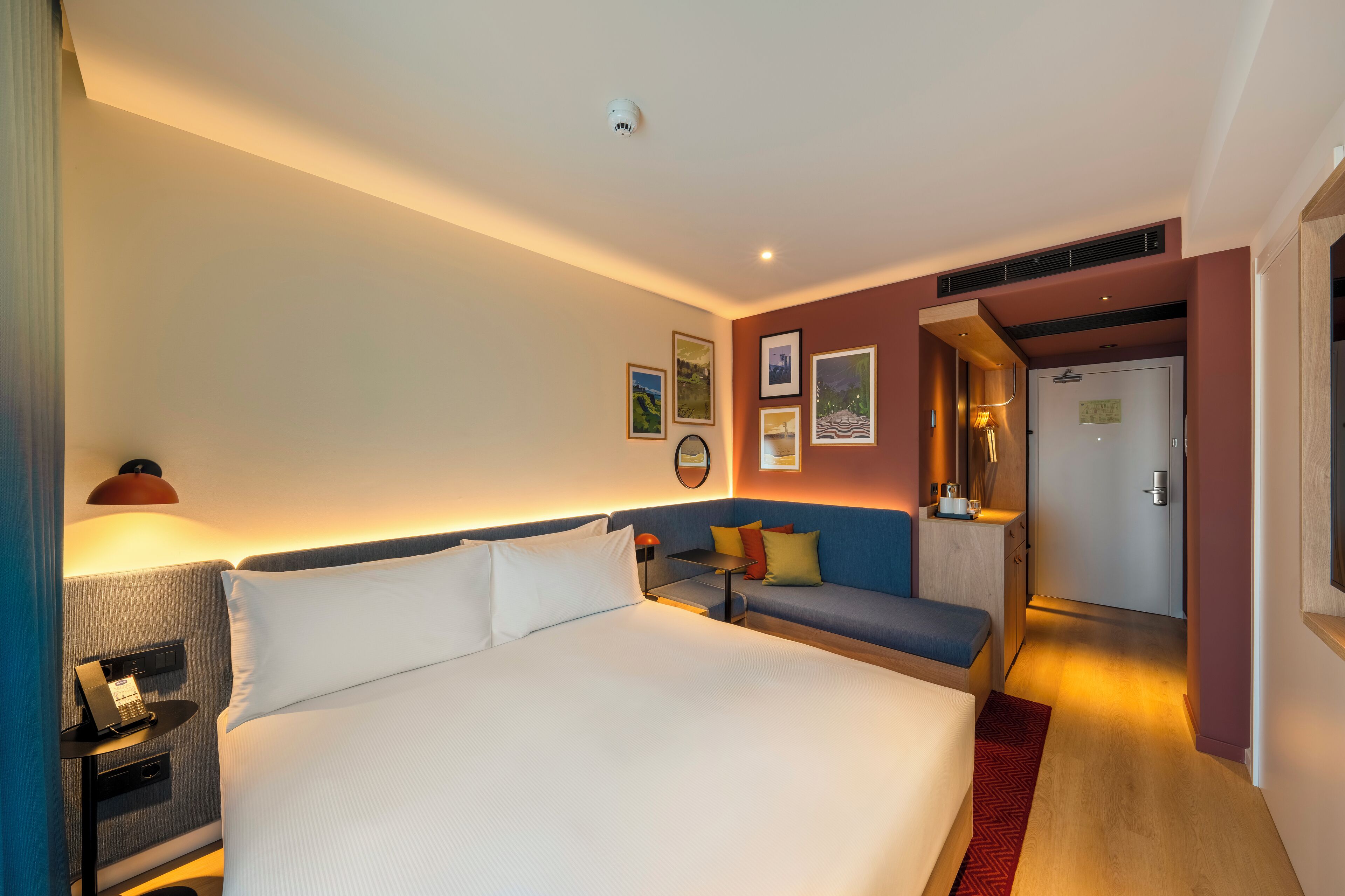 Room, 1 Katil Raja (King) | Busa memori, peti besi dalam bilik, langsir/tirai gelap terus 