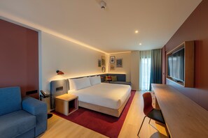 Chambre, 1 très grand lit et 1 canapé-lit