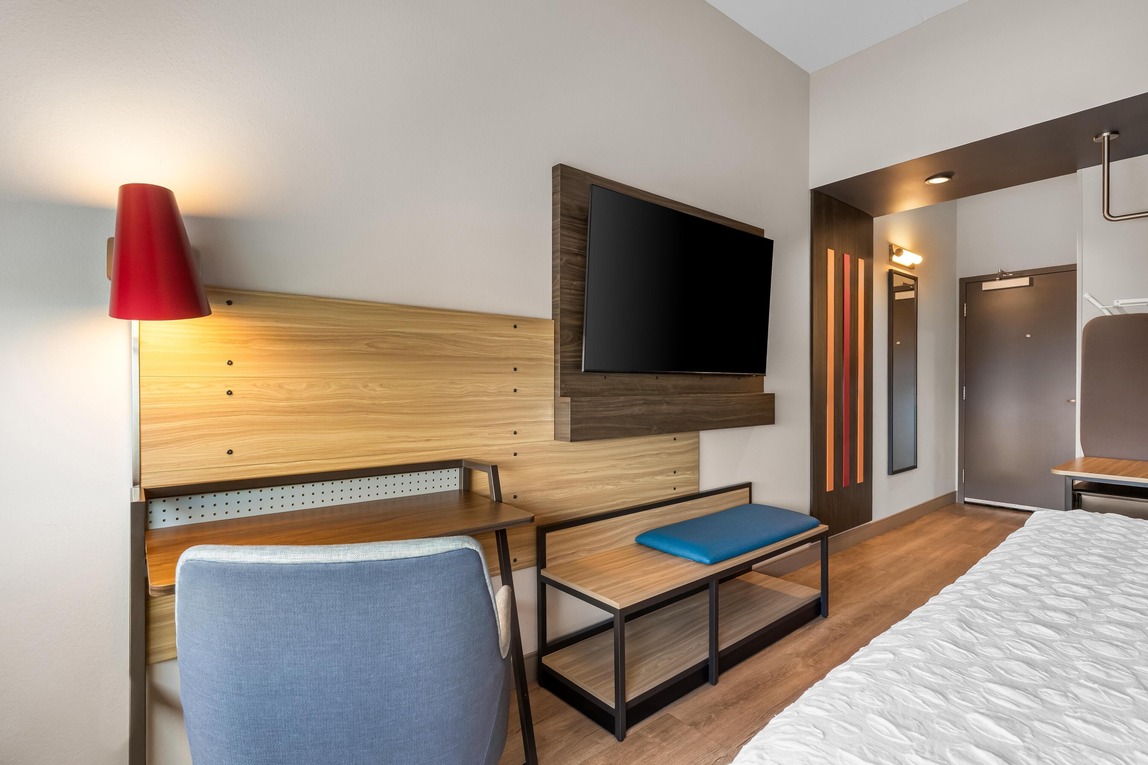 Room, 1 King Bed | Desk, laptop workspace, free WiFi, bed sheets