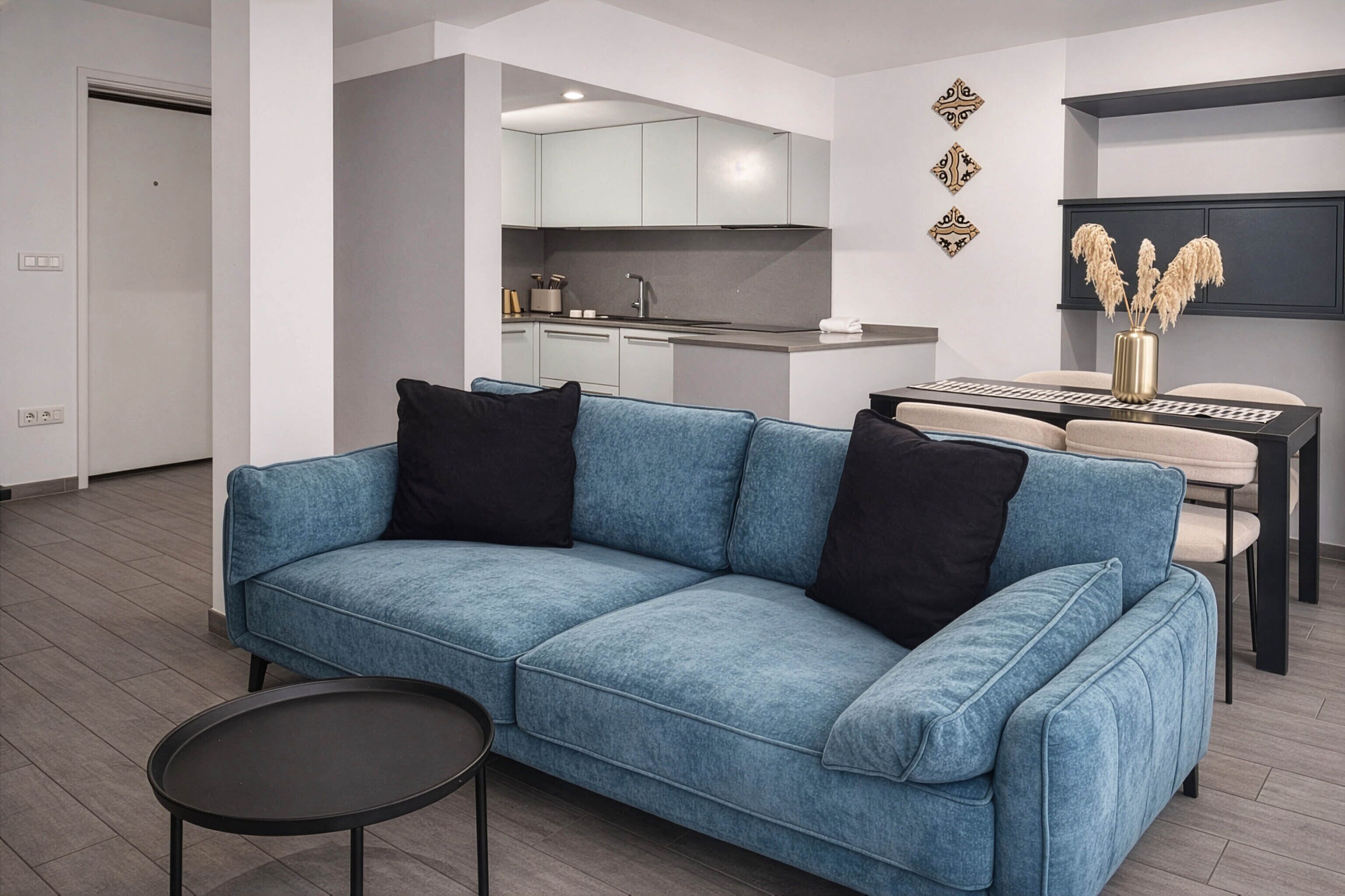 Apartment, 2 Bedrooms, Balcony, City View | Living area