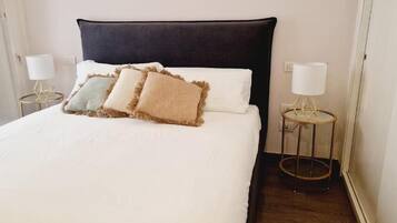 Rideaux occultants, fer et planche Ă  repasser, Wi-Fi gratuit