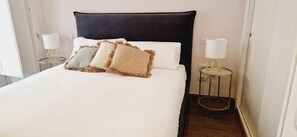 Tirai kedap cahaya, setrika/meja setrika, dan Wi-Fi gratis