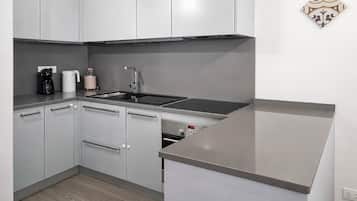 Apartment, 2 Bedrooms, Balcony, City View | Private kitchen