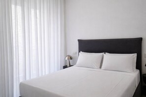 อพาร์ทเมนท์, 2 ห้องนอน, ระเบียง, วิวเมือง | ผ้าม่านกันแสง, เตารีด/โต๊ะรีดผ้า, Wi-Fi ฟรี