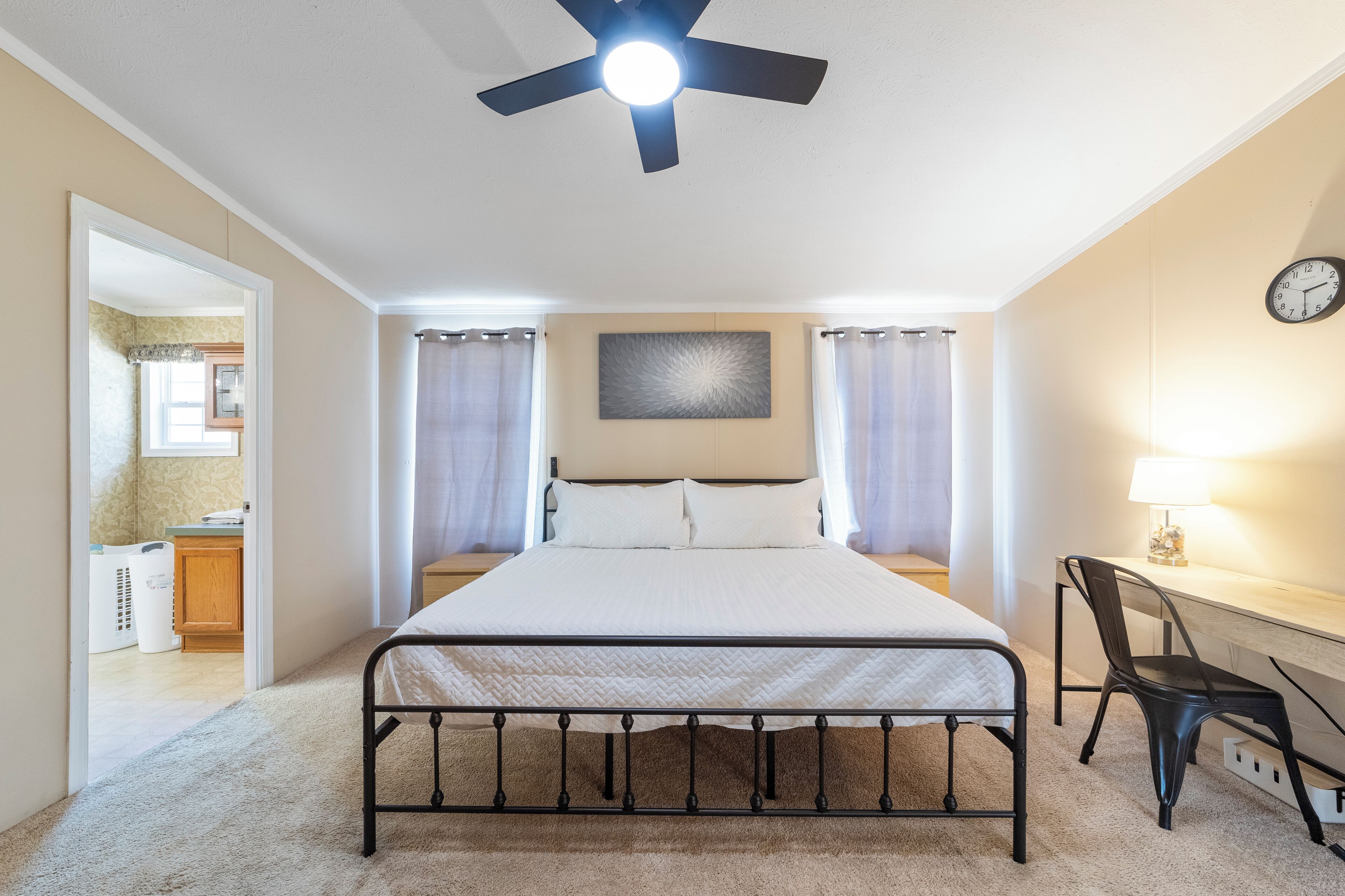 3 bedrooms, iron/ironing board, WiFi, bed sheets