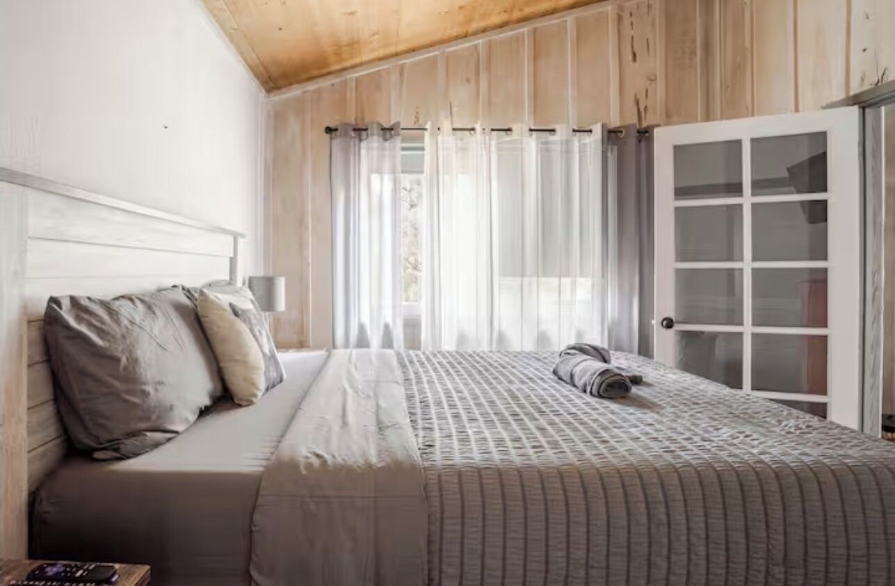 3 bedrooms, iron/ironing board, Internet, bed sheets