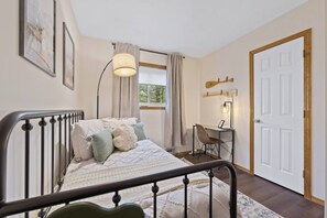 3 bedrooms, desk, free WiFi, bed sheets
