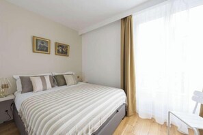 3 bedrooms, desk, iron/ironing board, free WiFi