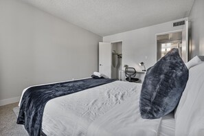 1 bedroom, desk, iron/ironing board, free WiFi - 1BR - Gym - Pool - Great For Mid/Long Stays (Mesa)