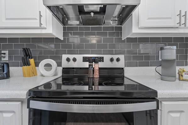 Fridge, microwave, oven, stovetop