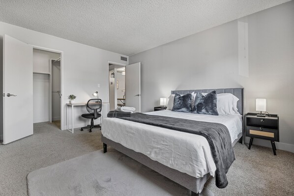 1 bedroom, desk, iron/ironing board, free WiFi - 1BR - Gym - Pool - Great For Mid/Long Stays (Mesa)