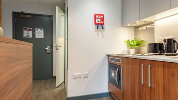 Studio, Non Smoking | Private kitchen