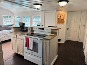 Micro-ondes, four, plaque de cuisson, lave-vaisselle